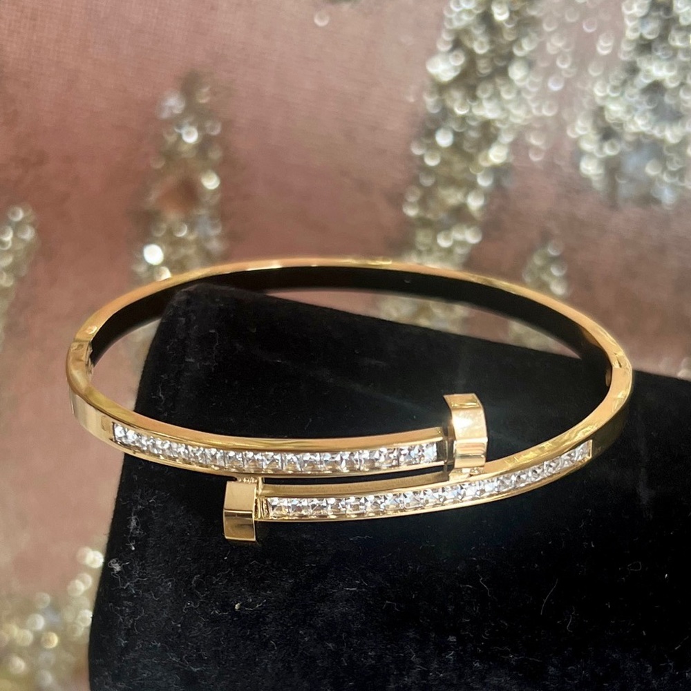 New! Gold with Rhinestone details
Cuff bangle